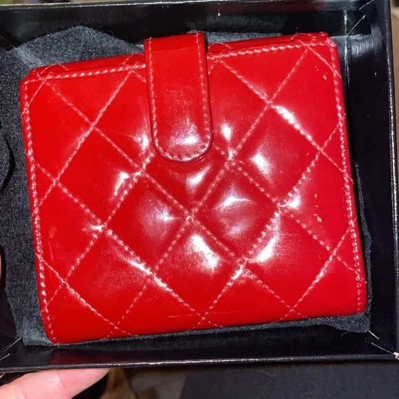 Chanel Shiny Red Quilted Wallet - Picture 3 of 14